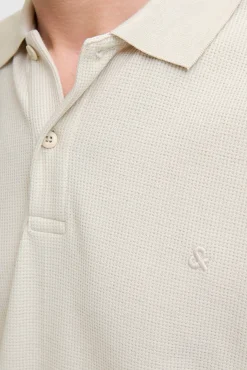 Polo de corte regular
