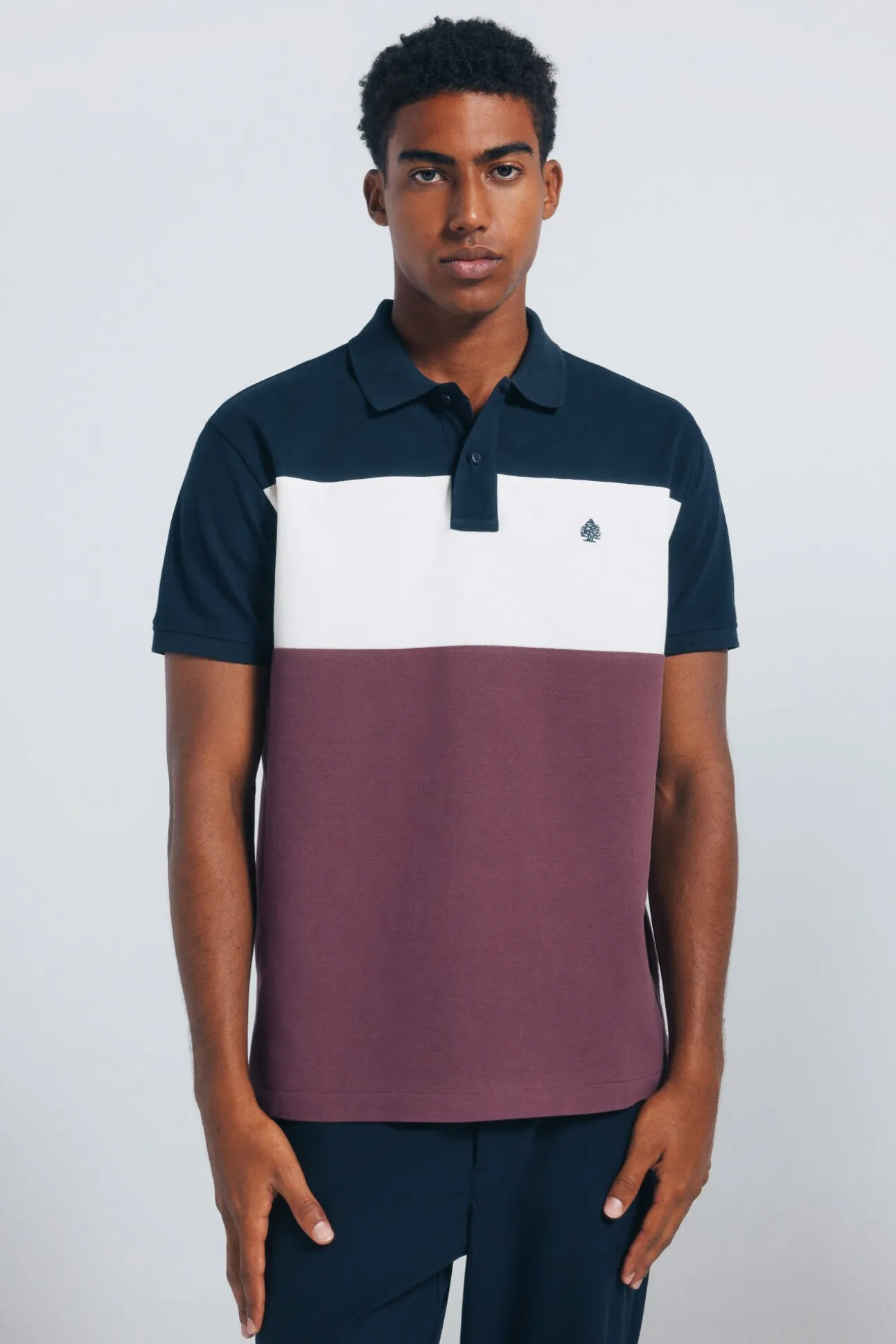 Polo piqué color block de corte regular