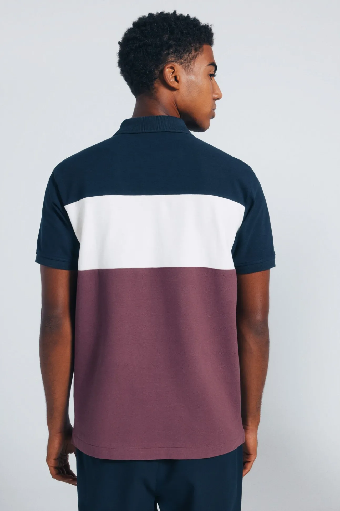 Polo piqué color block de corte regular