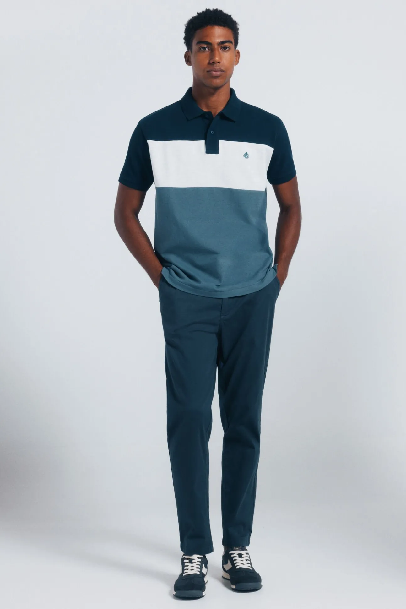 Polo piqué color block de corte regular
