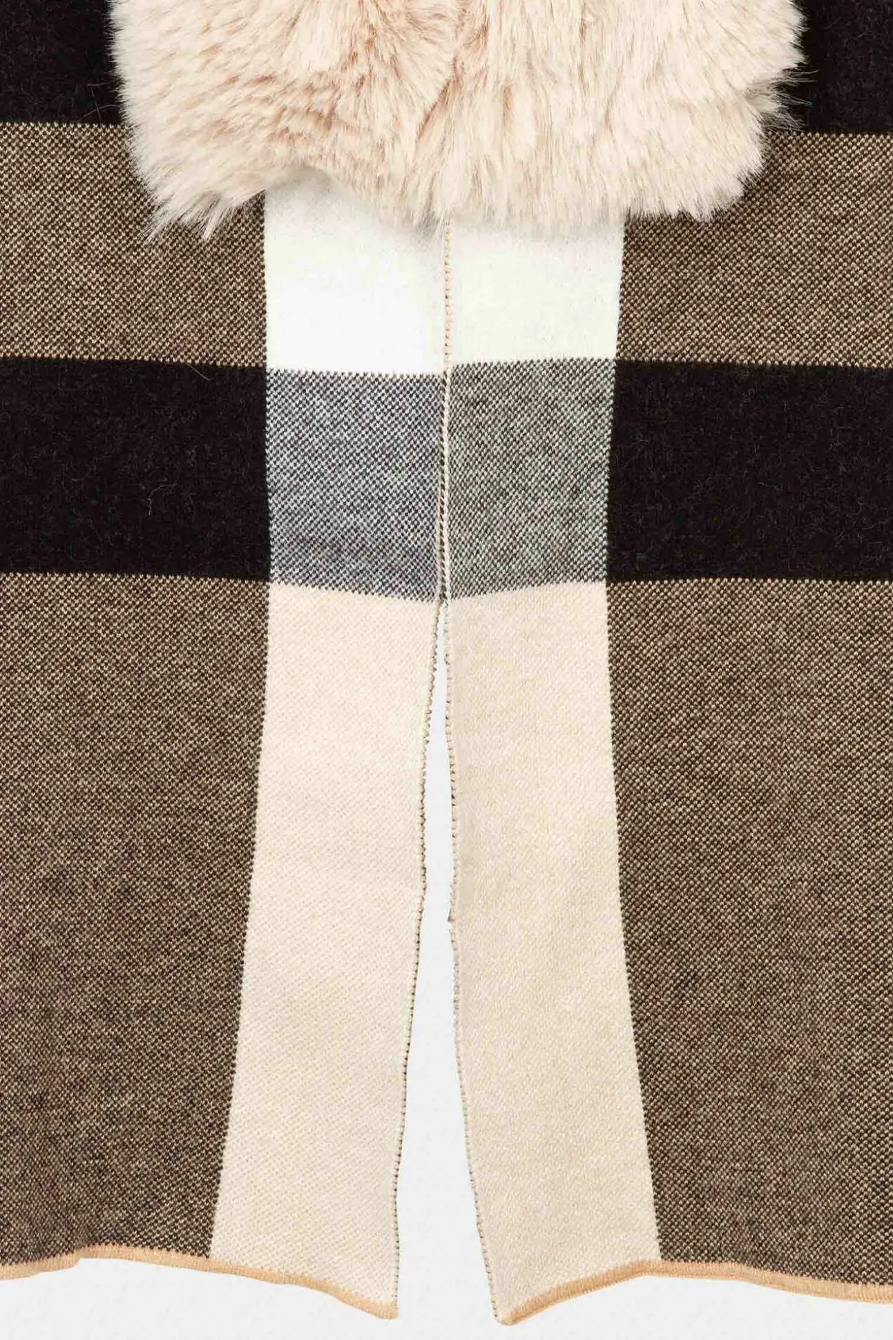 Poncho com detalhes em faux-fur