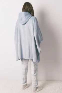 Poncho polar curto azul com relevo