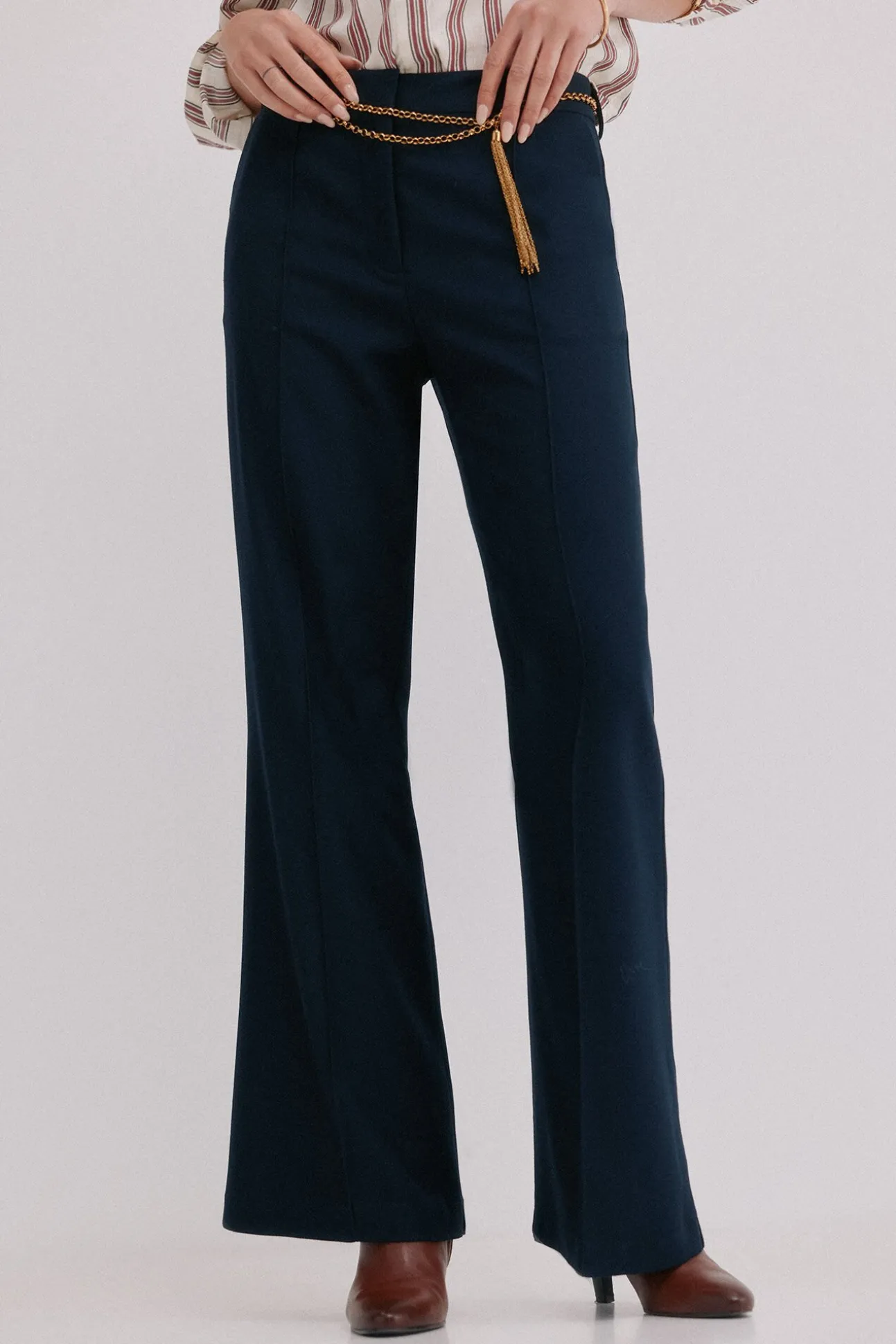 Poppy. Calça retas