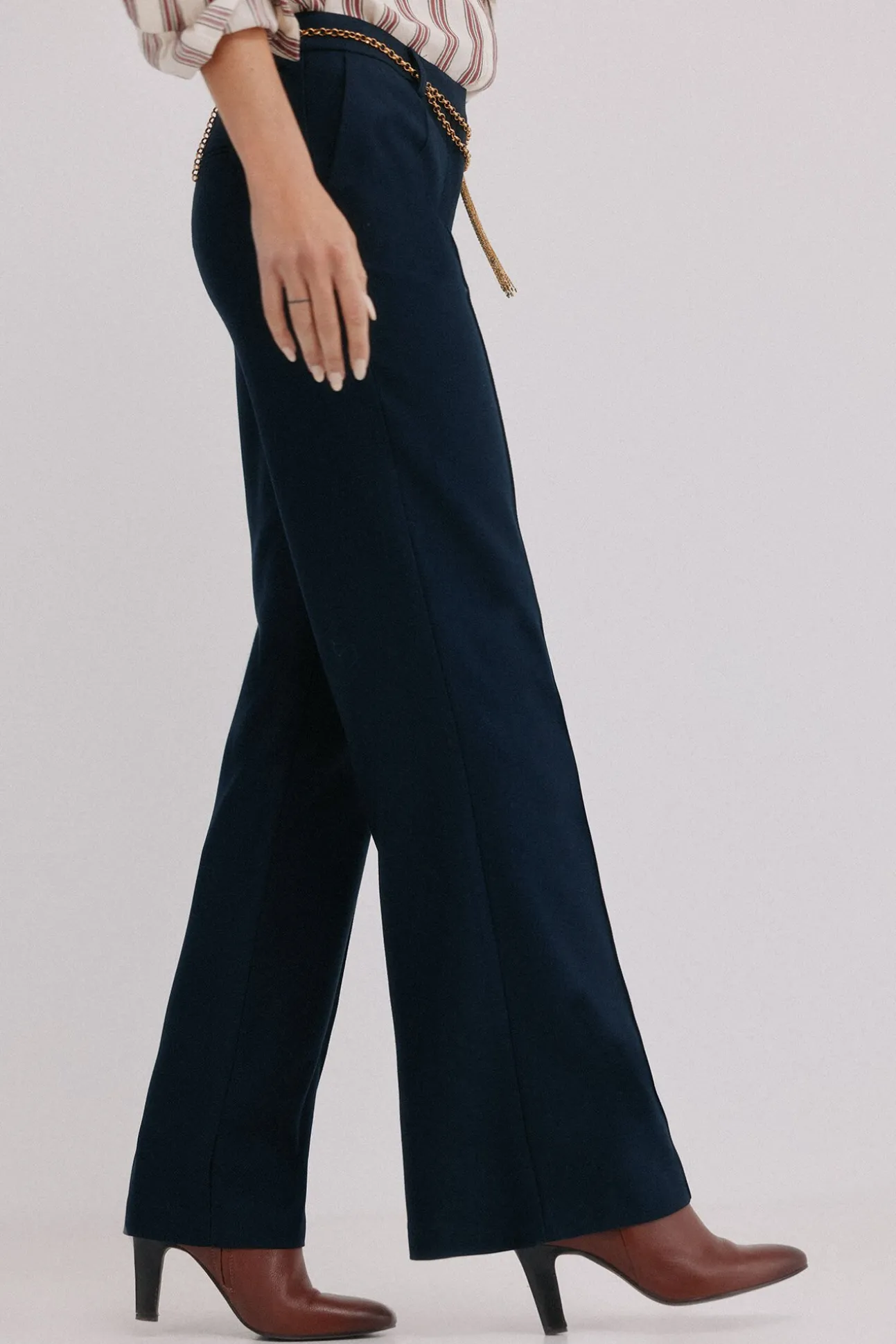 Poppy. Calça retas