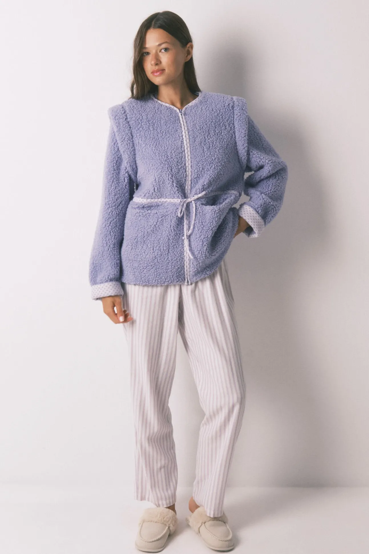 Robe curto de pele de borrego lilás