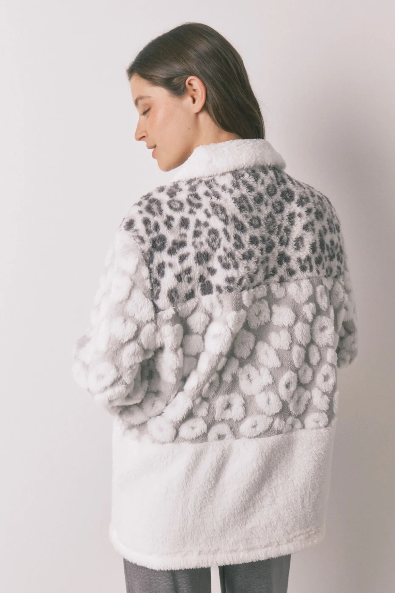 Robe curto tricolor animal print em borrego