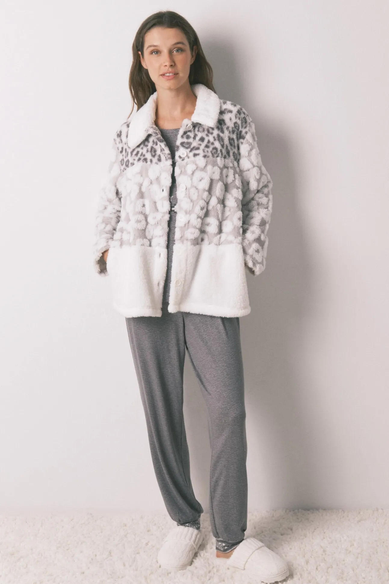 Robe curto tricolor animal print em borrego