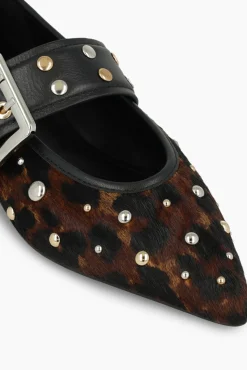 Sabrinas de couro com tachas