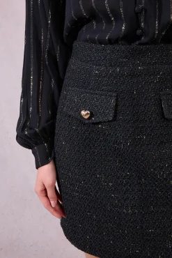 Saia curta com detalhe de coração
