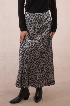 Saia longa de cetim com estampado