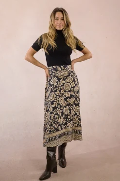 Saia longa de cetim com estampado