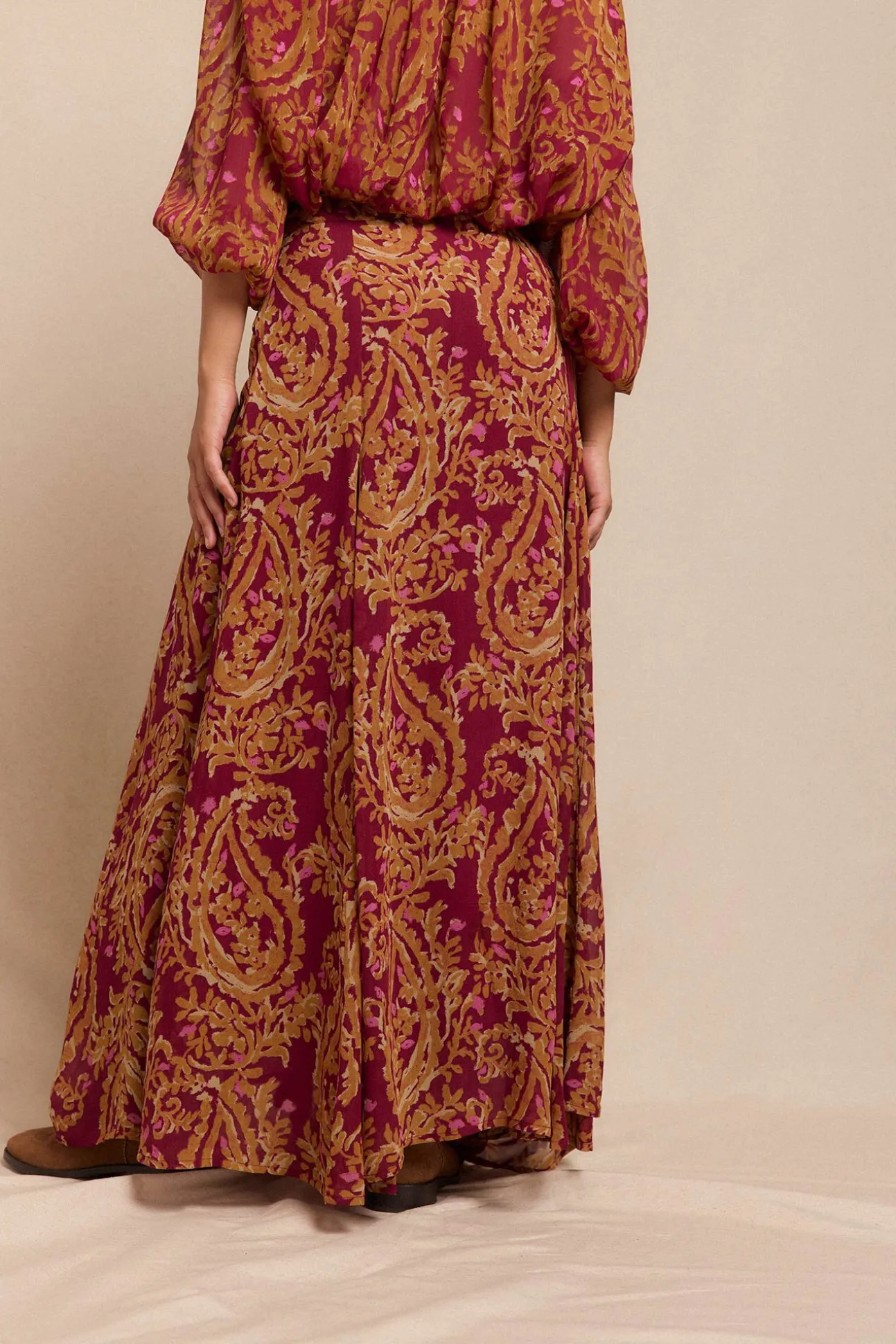 Saia midi capa estampada