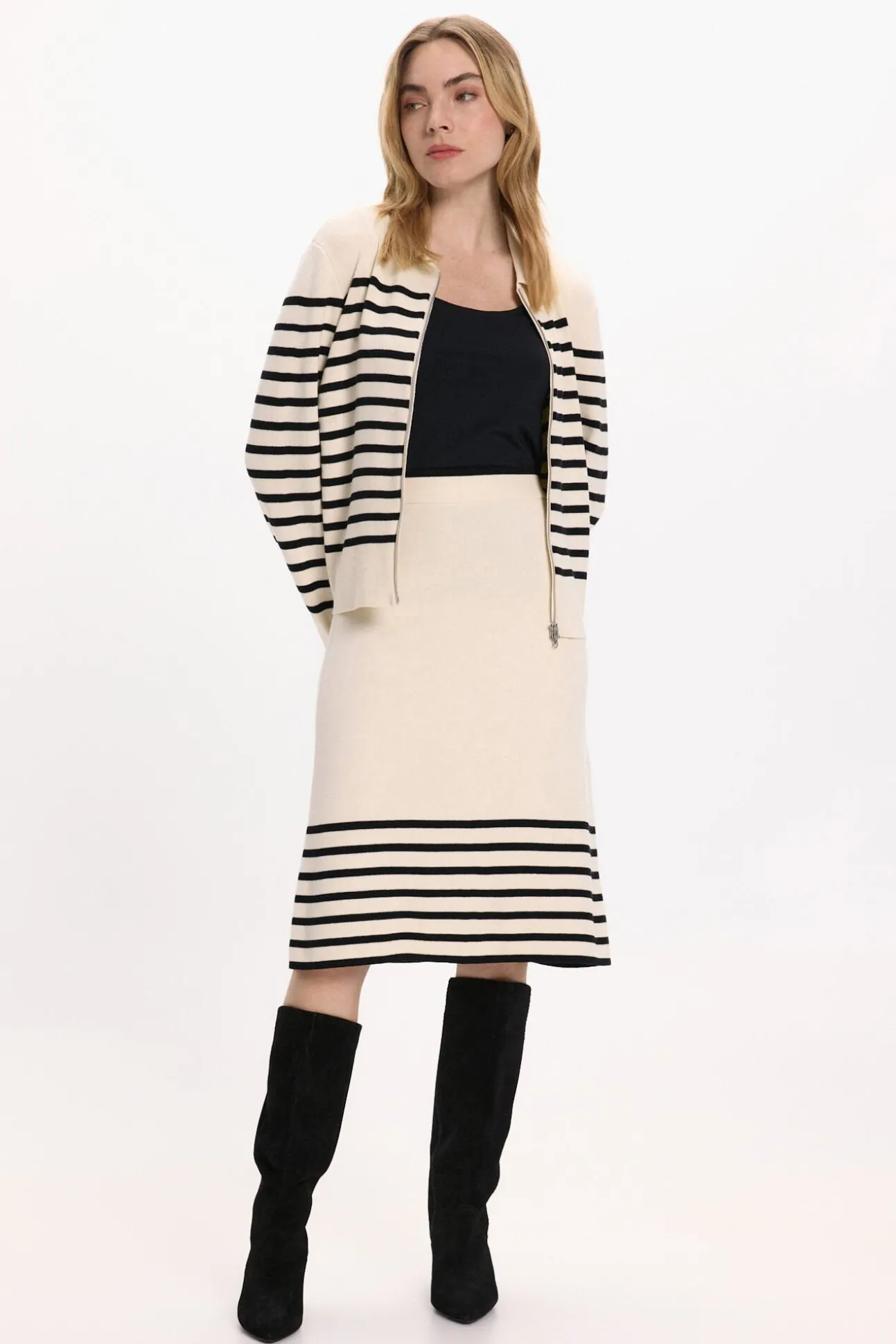 Saia midi de malha com viscose