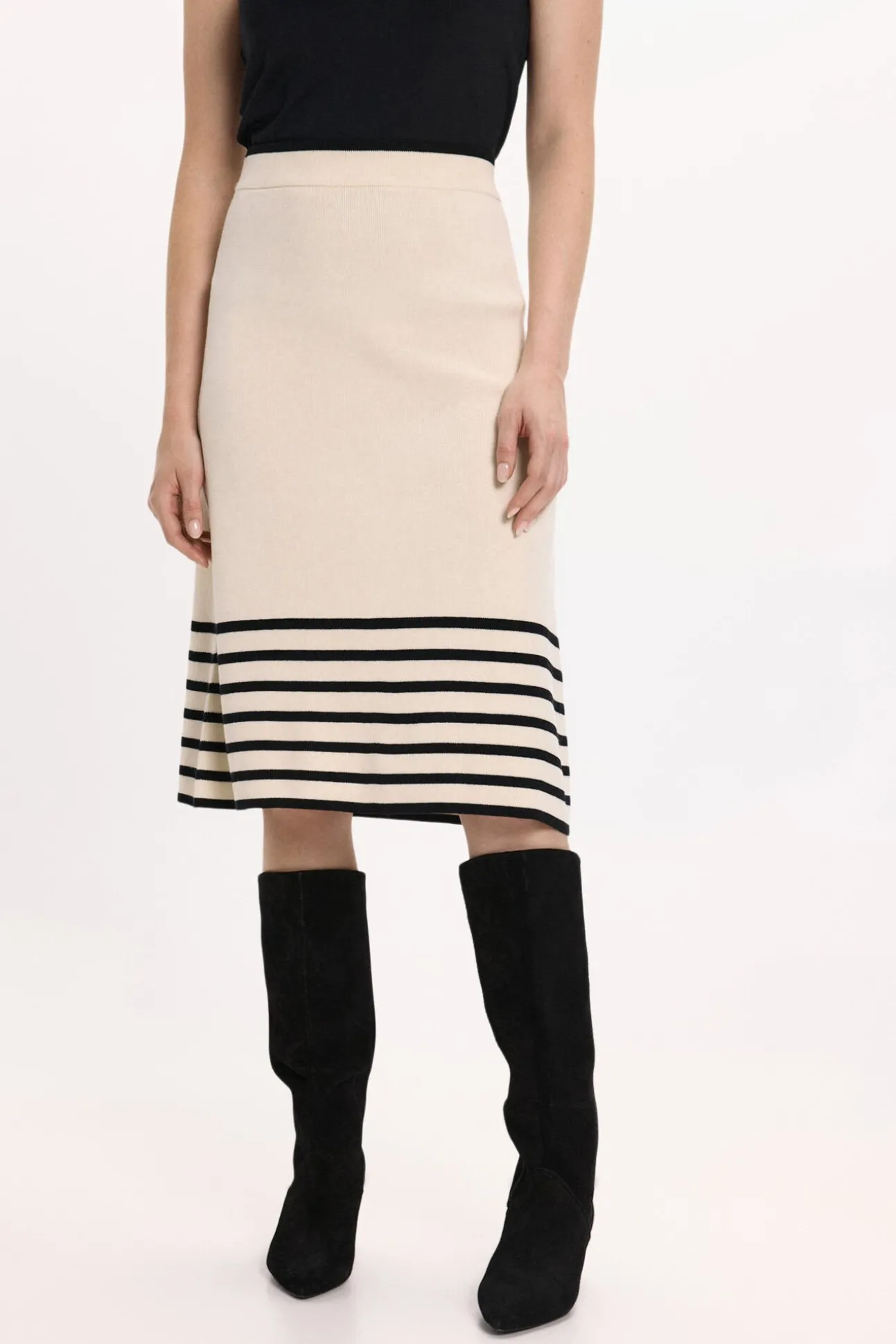 Saia midi de malha com viscose