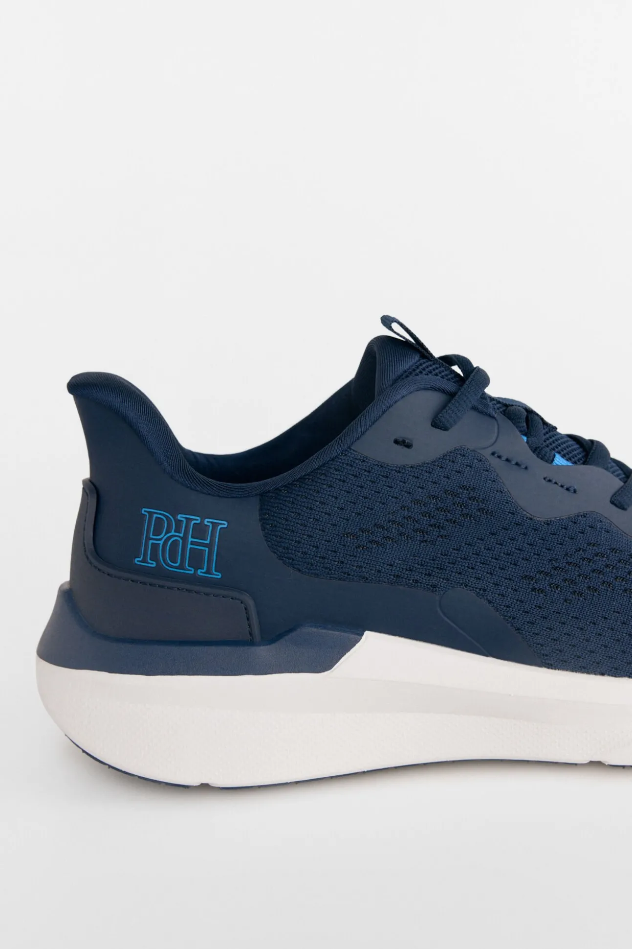 Sapato têxtil com atacadores