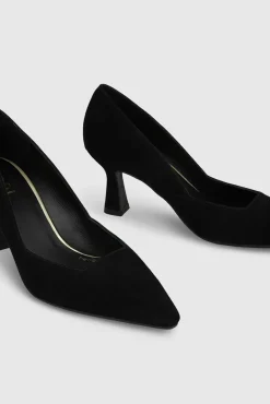 Sapatos de camurça com decote quadrado