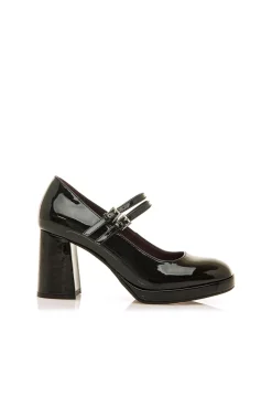 Sapatos de salto