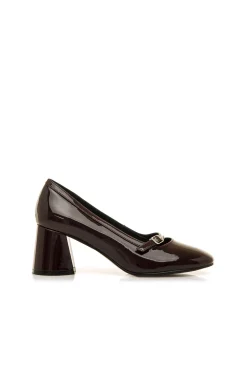 Sapatos de salto