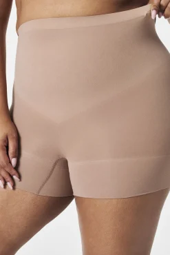 Shorts moldador de cintura