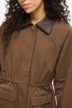 Sobretudo longo com gola polipele