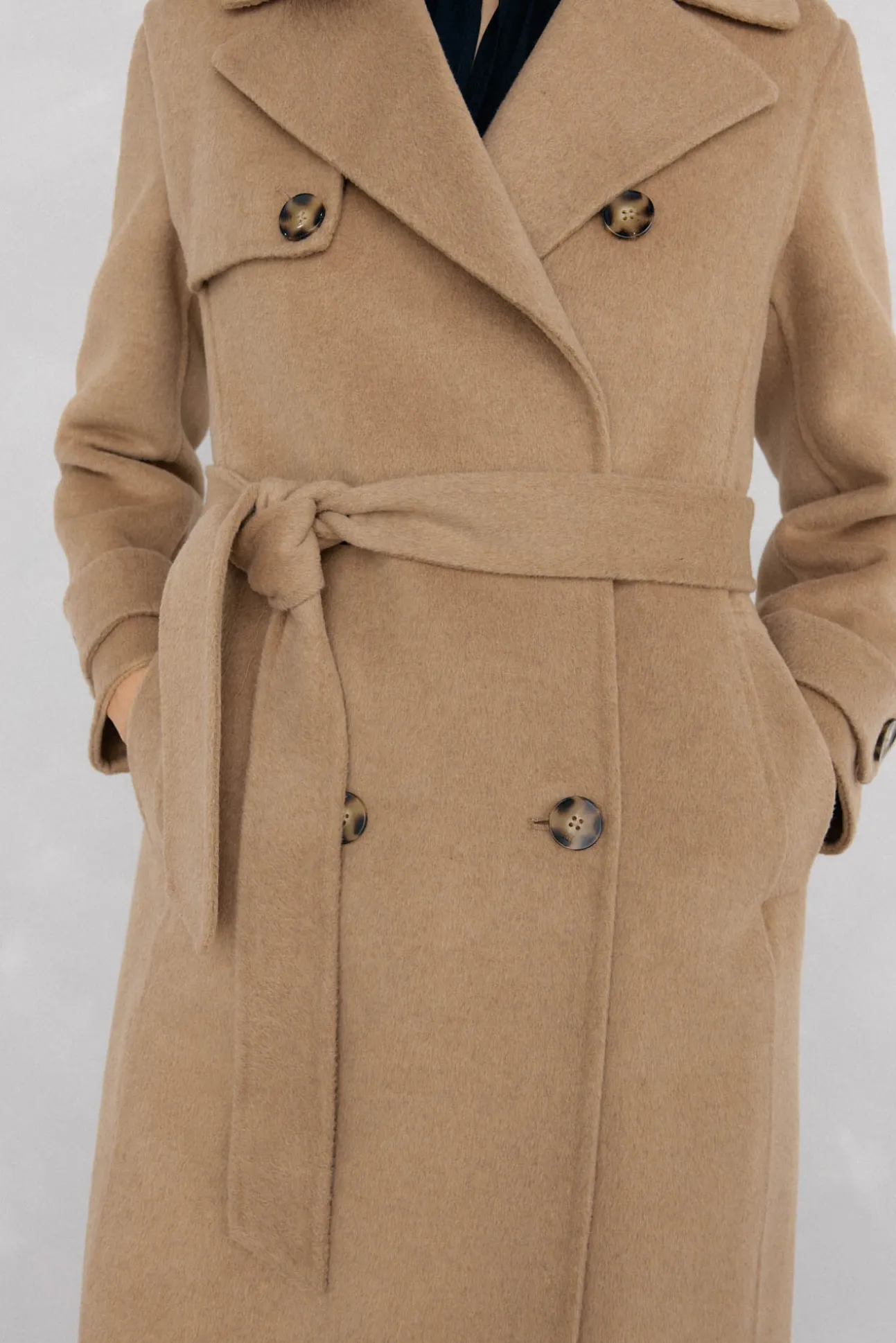 Sobretudo longo de dois trench