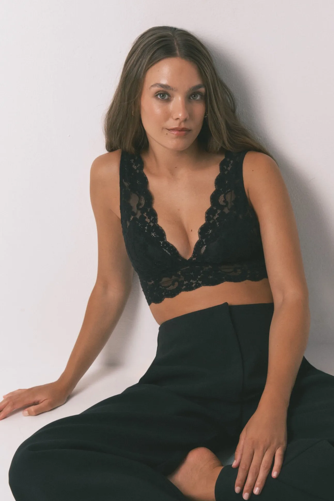Soutien bralette halter única em renda preta