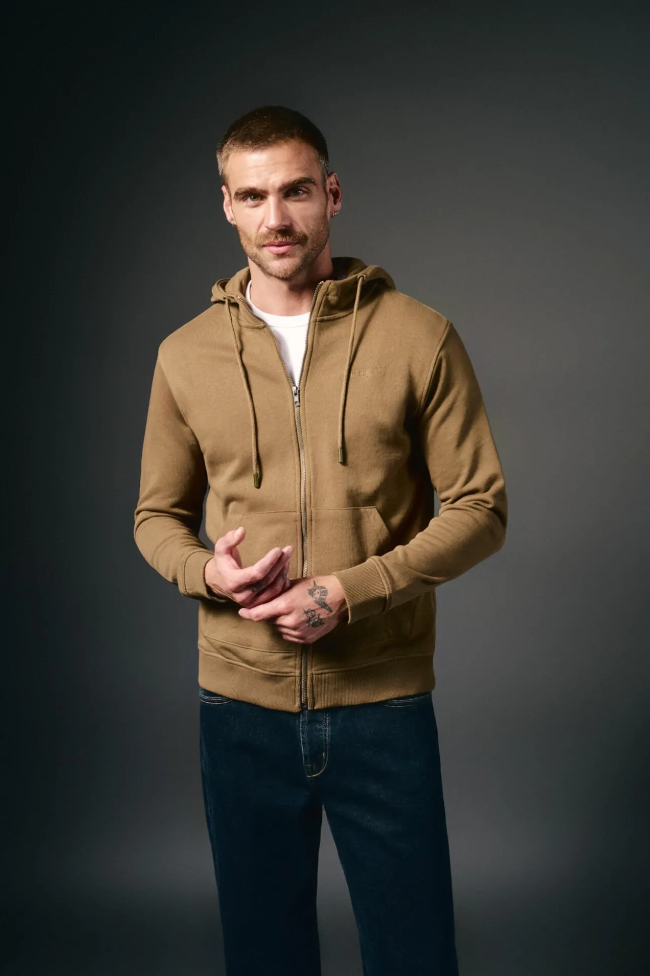 Sweatshirt com capuz