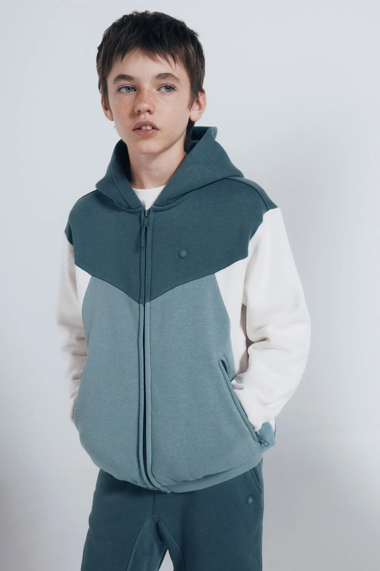 Sweatshirt com capuz para menino