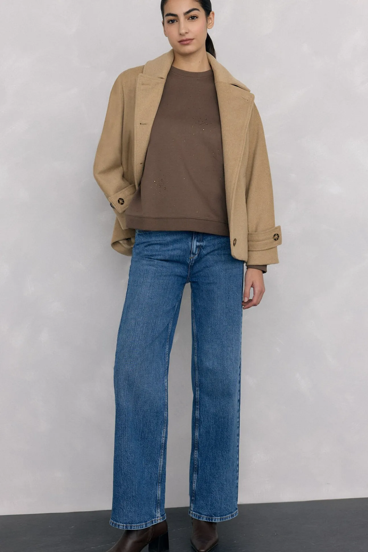 Sweatshirt com detalhe de miçangas