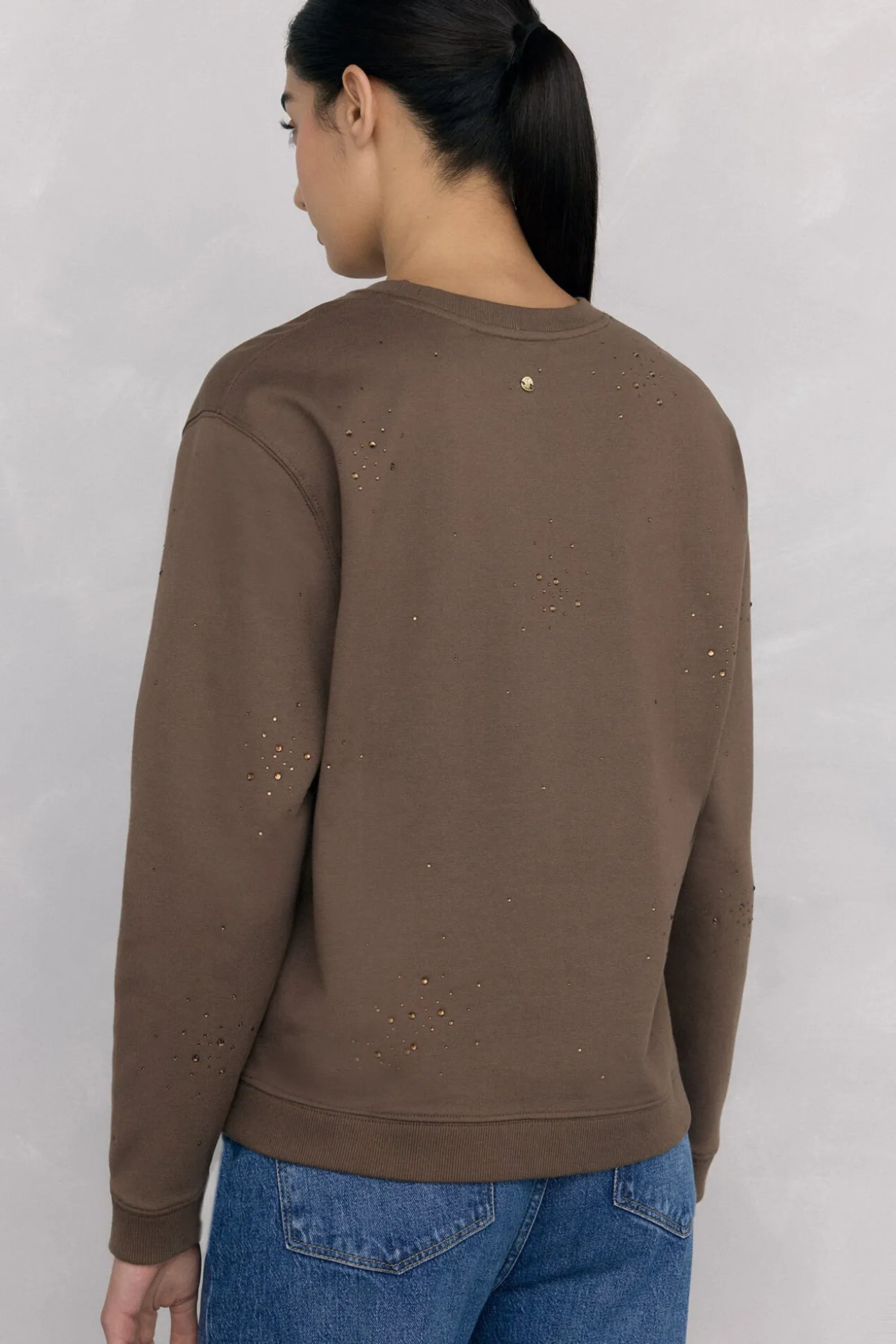 Sweatshirt com detalhe de miçangas