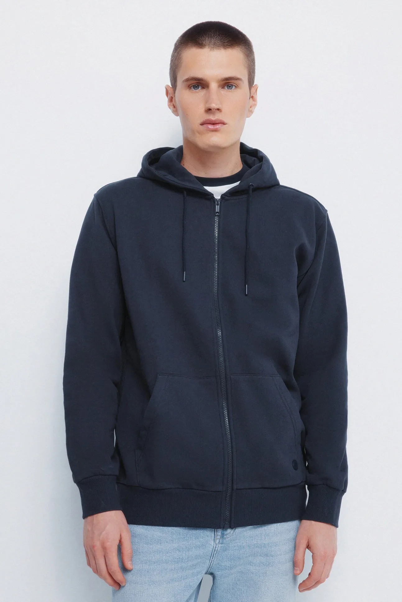 Sweatshirt com fecho-éclair e capuz
