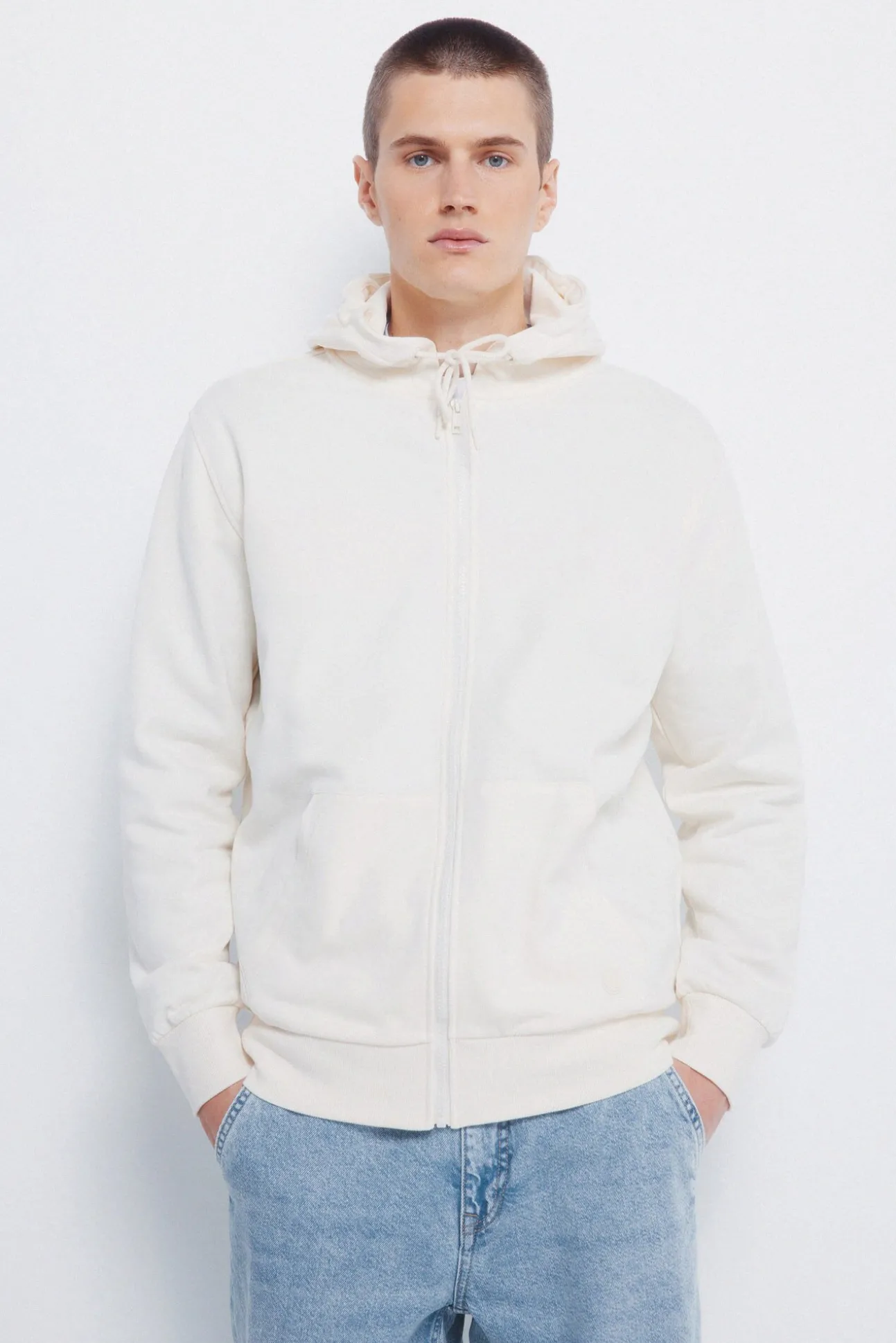 Sweatshirt com fecho-éclair e capuz