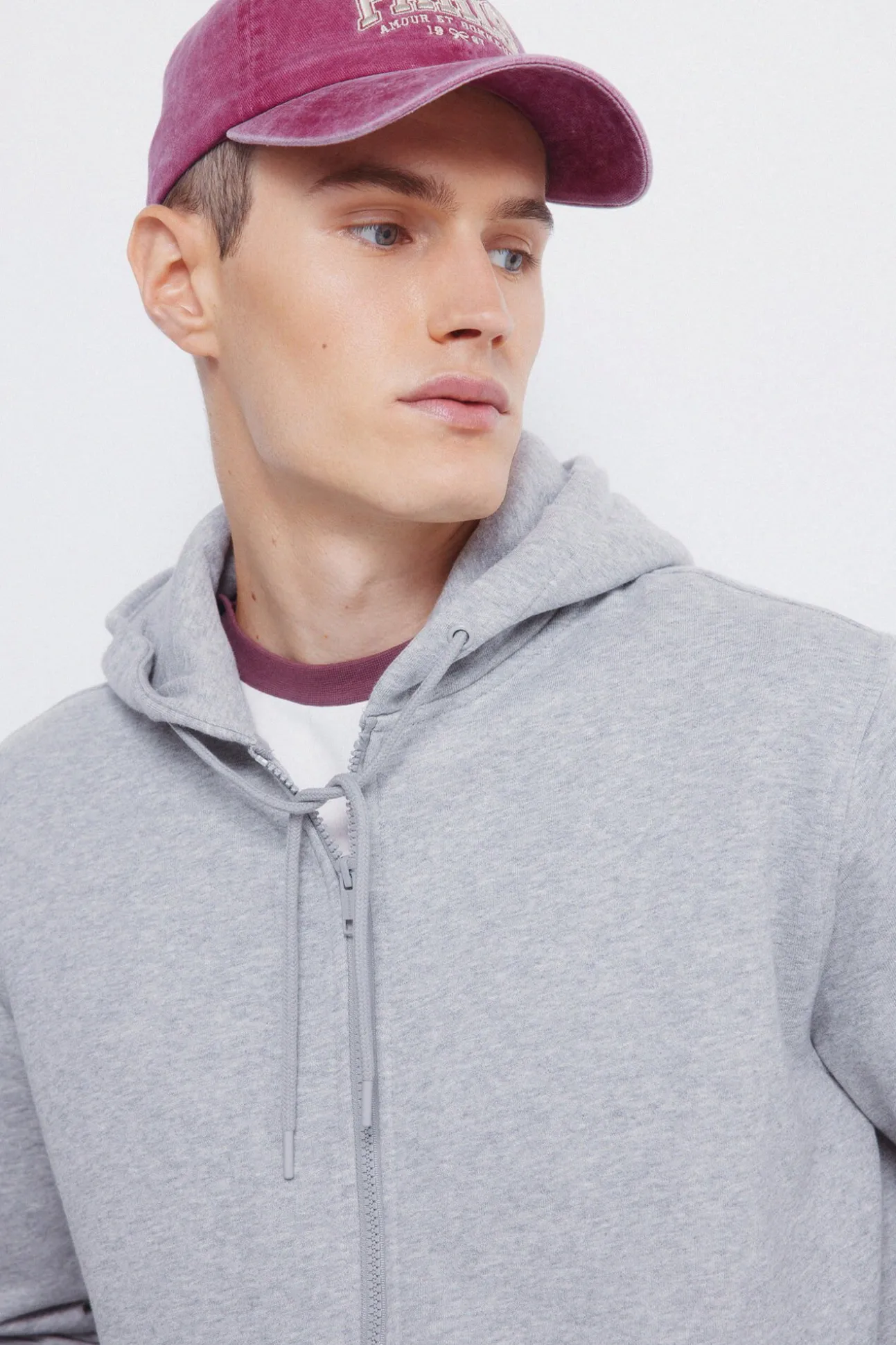 Sweatshirt com fecho-éclair e capuz