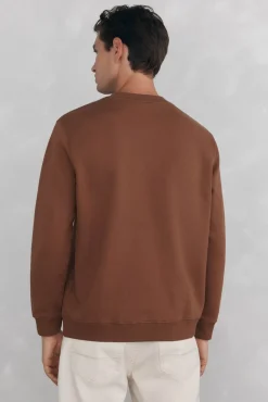 Sweatshirt com gola caixa redonda e logo grande