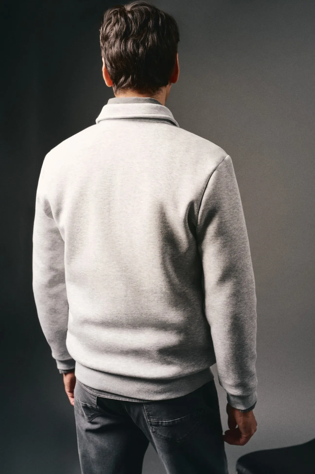 Sweatshirt com gola e fecho-éclair