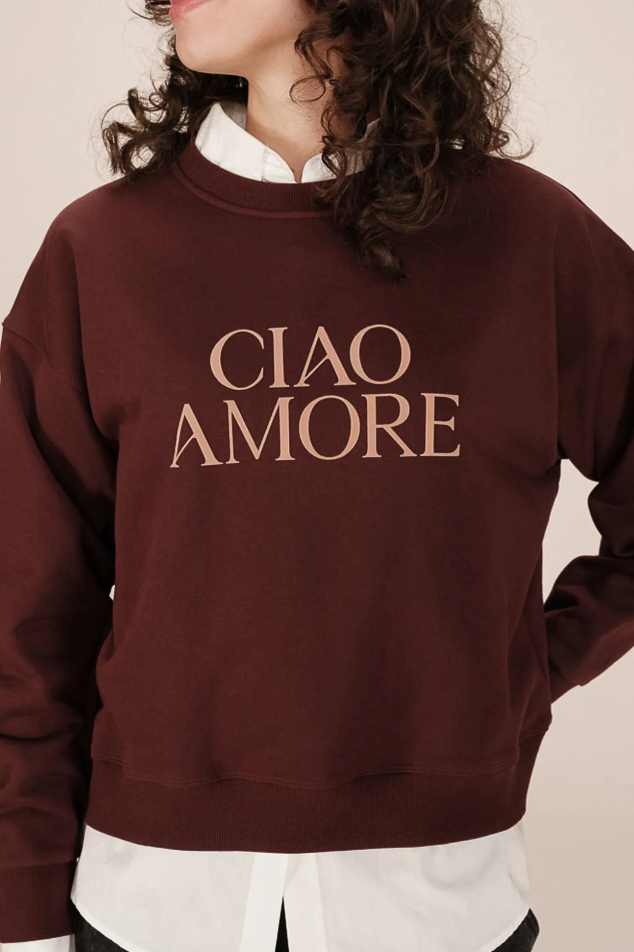 Sweatshirt com mensagem em marrom