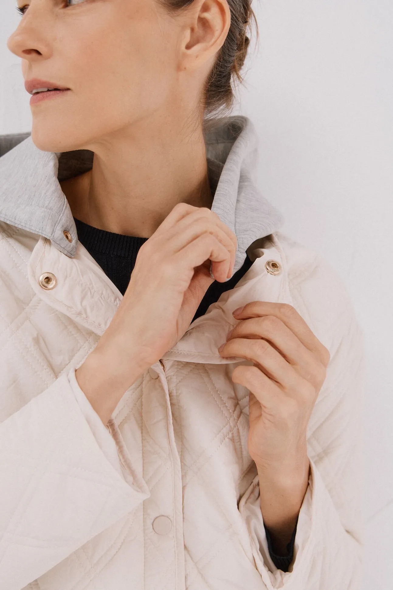 sweatshirt curto com capuz