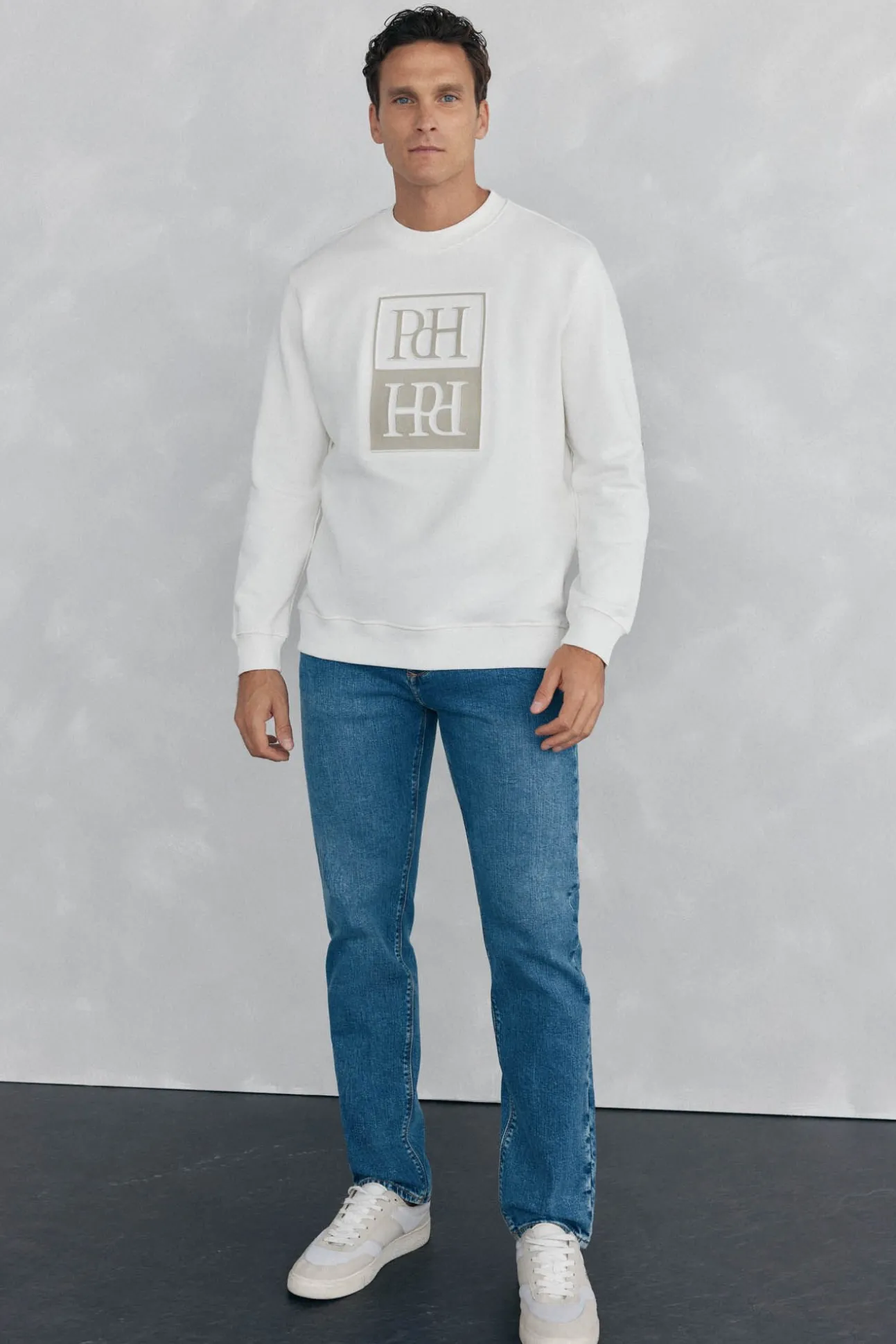 Sweatshirt logo relevo
