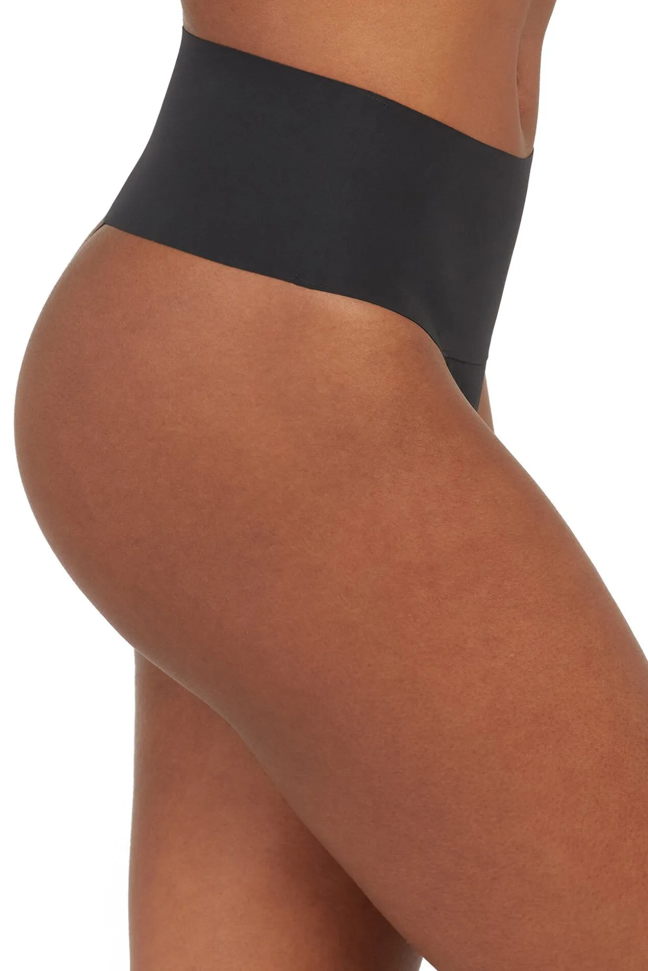 Tanga moldeador invisible negro Spanx