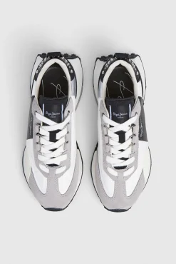 Tênis com detalhes em Camurça