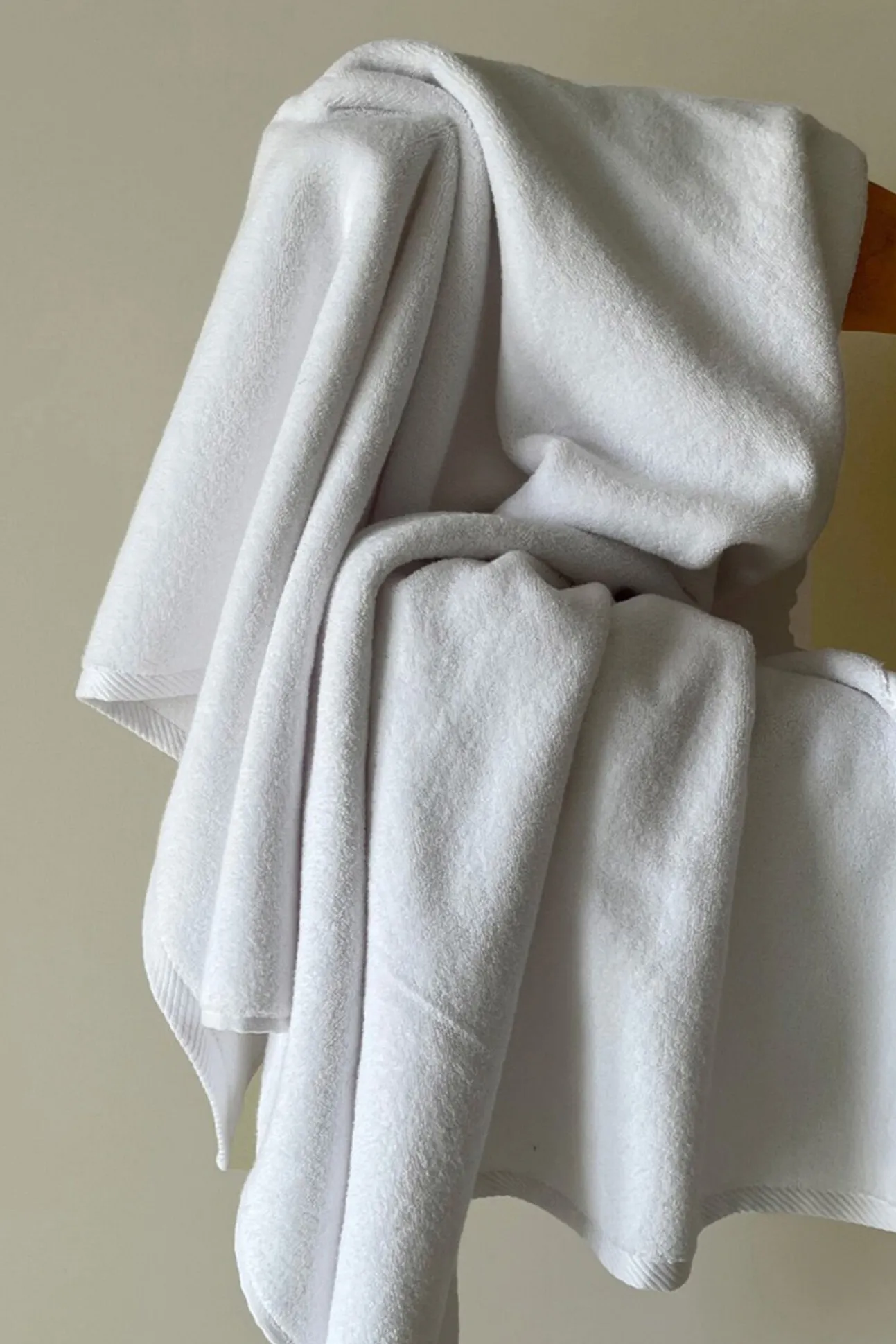Toalha mãos asana 600 g/m2 zero twist branco 50x100