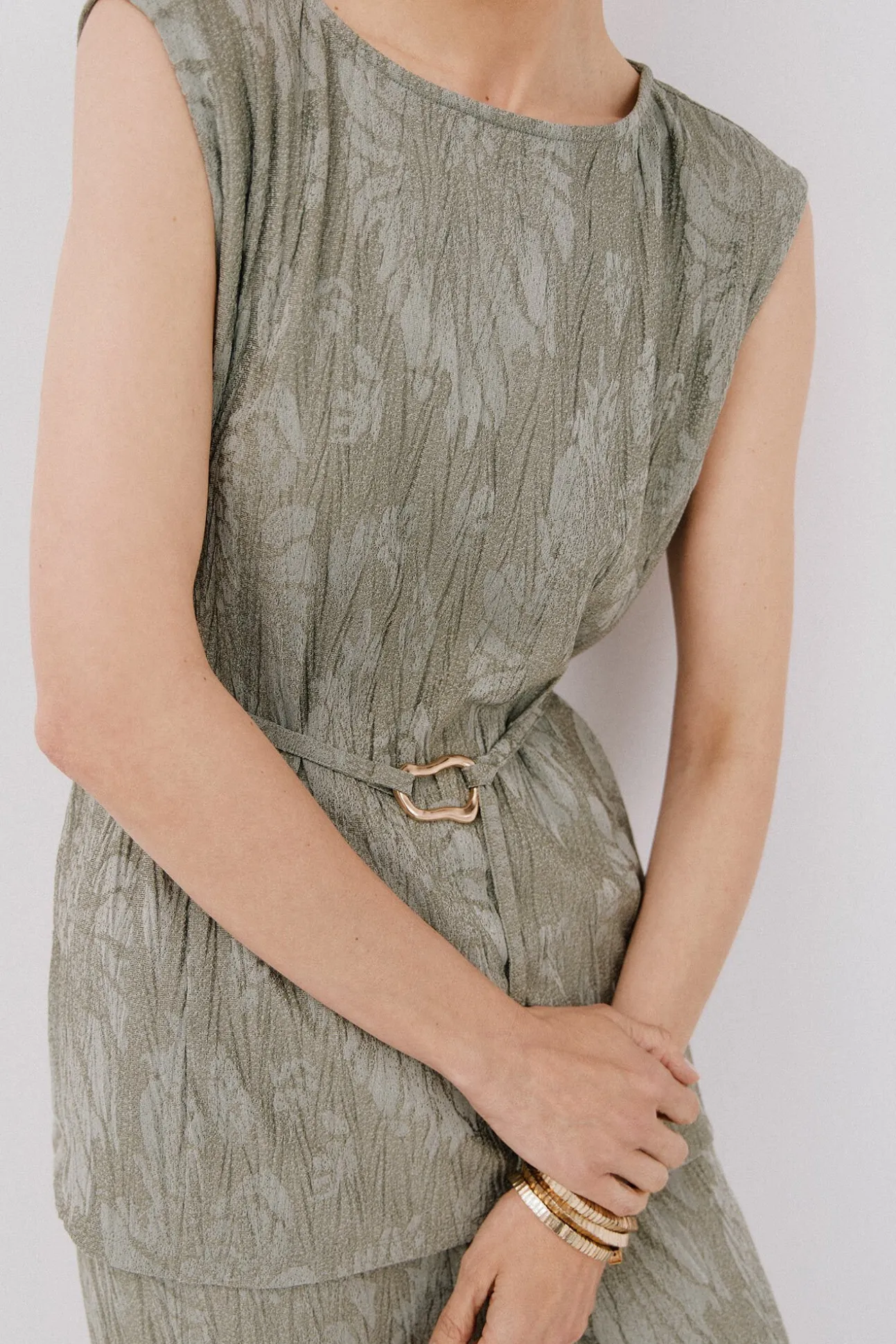 Top com fivela jacquard