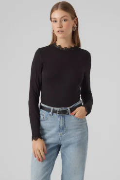 Top de manga comprida com detalhes em renda