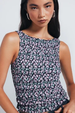 Top floral ajustado