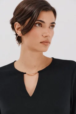 Top peça dourada com decote