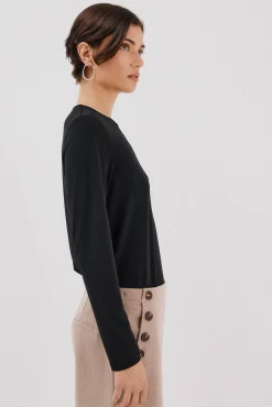 Top peça dourada com decote