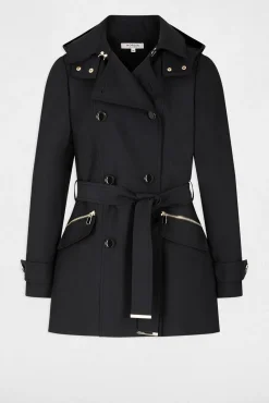 Trench coat justo com cinto e capuz