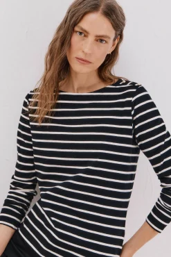 T-shirt barco botões