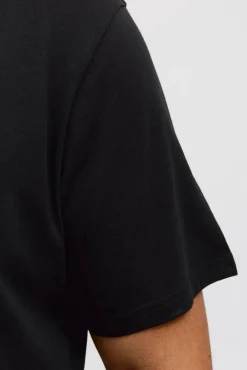 T-shirt básica com estampado frontal