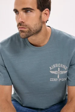 T-shirt básica com estampado frontal